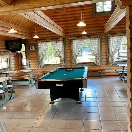 Camping Huhtaniemen Moekkikylae *