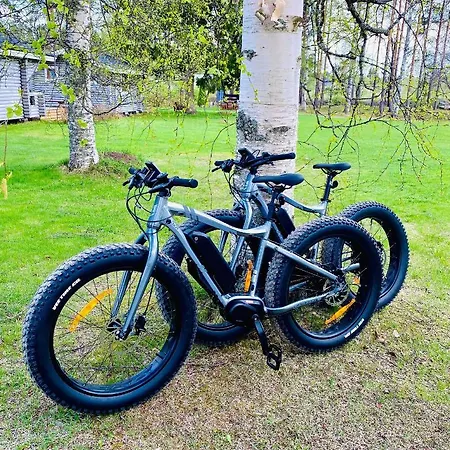 Huhtaniemen Moekkikylae