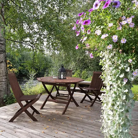 Huhtaniemen Moekkikylae Camping Veteli