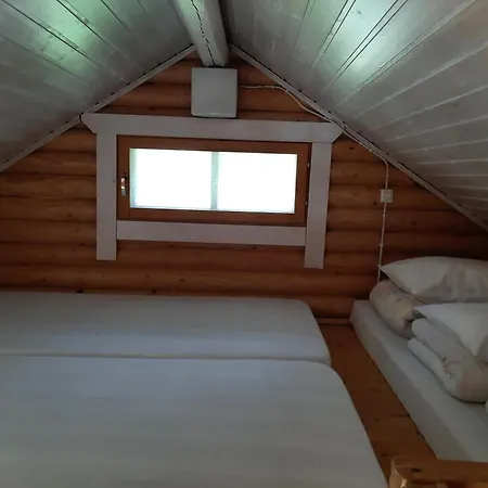 Huhtaniemen Moekkikylae *