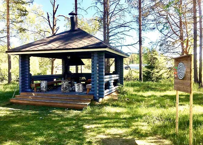 Huhtaniemen Moekkikylae