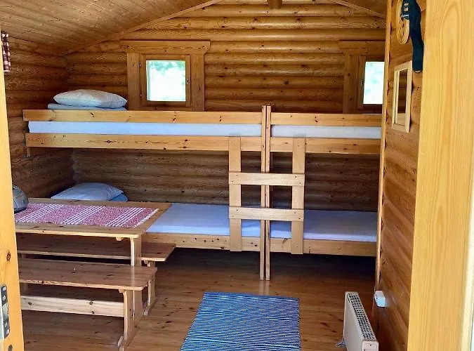 Huhtaniemen Moekkikylae 营地 *