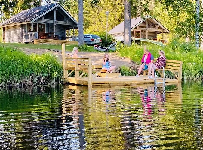 Camping Huhtaniemen Moekkikylae *