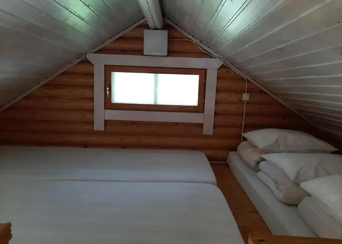 Huhtaniemen Moekkikylae *