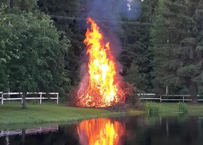 营地 Huhtaniemen Moekkikylae